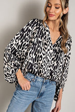 Load image into Gallery viewer, Leopard Print Long Sleeve Top
