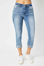 Load image into Gallery viewer, Judy Blue Mid Rise Cuffed Skinny Capri
