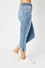 Load image into Gallery viewer, Judy Blue Mid Rise Cuffed Skinny Capri
