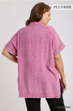 Load image into Gallery viewer, PLUS Linen Mineral Wash Button Boxy Top with Side Slits and Contrast Print

