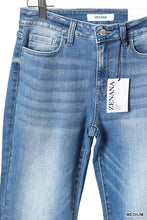 Load image into Gallery viewer, PLUS Medium Wash Straight Leg Jeans

