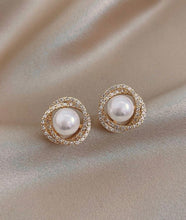 Load image into Gallery viewer, Pearl and Rhinestones Studs
