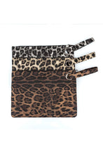 Load image into Gallery viewer, Oversized Leopard Clutch

